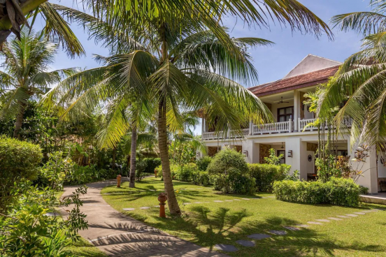 LAPOCHINE BEACH RESORT